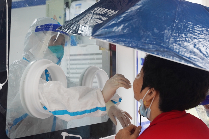 C:\Users\admin\Desktop\20221122抗疫最前线\1122 核酸采集 张敏 (2).jpg