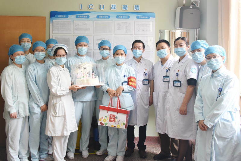 0512 护士节慰问01.jpg