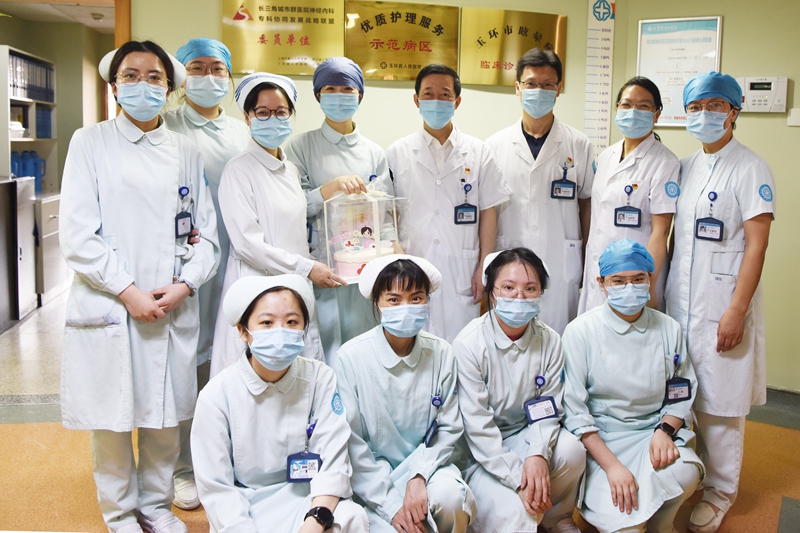 0512 护士节慰问26.jpg