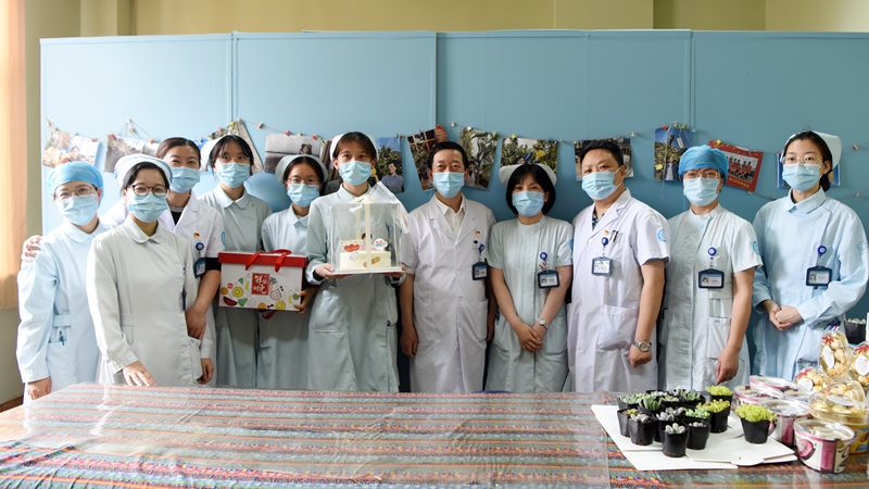 0512 护士节慰问16.jpg