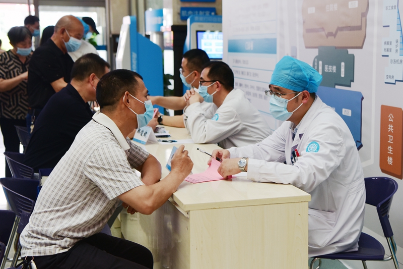 0617 泌尿外科 父亲节义诊09.jpg