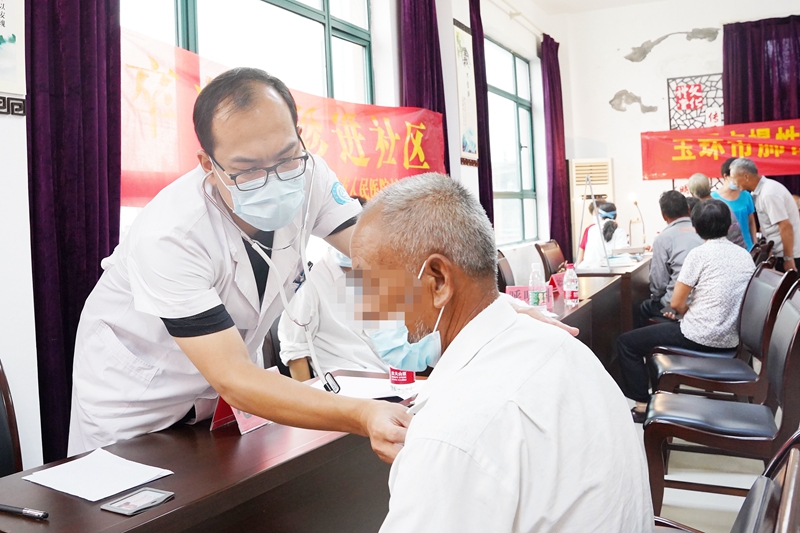 0912 家庭医生义诊双丰村21.jpg