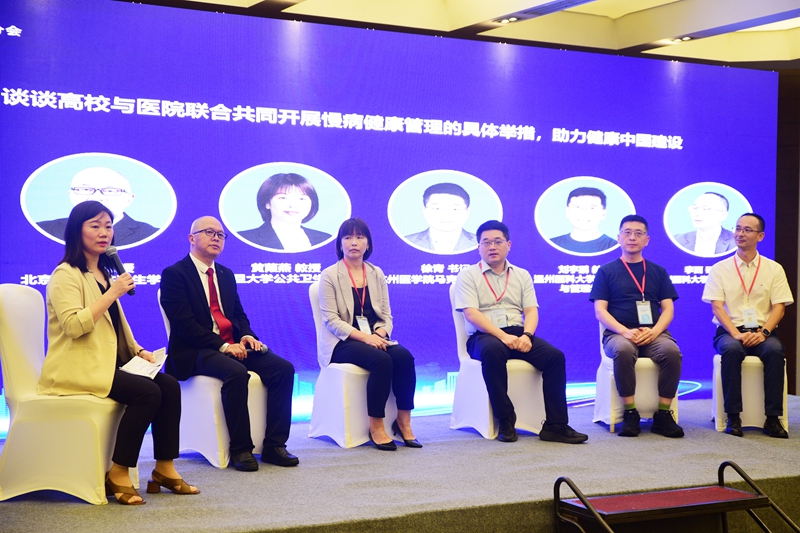 5 圆桌会议1.jpg 5 圆桌会议1.jpg