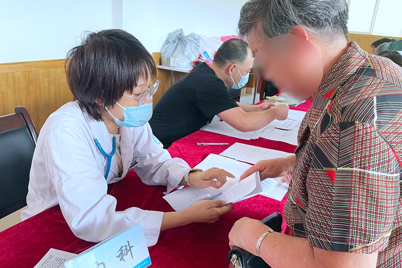 0701 七一活动 义诊5.jpg