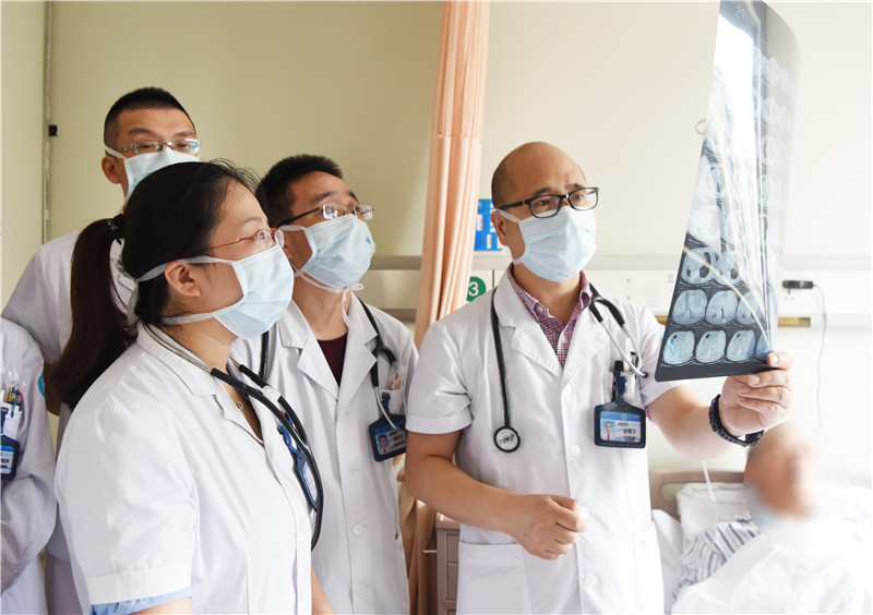 02 查房_副本.jpg 02 查房_副本.jpg