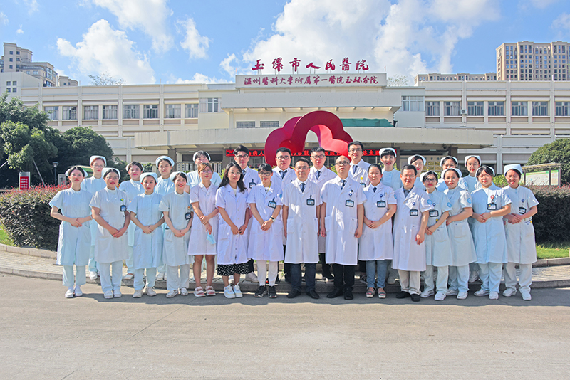 03 呼吸与危重症医学科合照 小图.jpg 03 呼吸与危重症医学科合照 小图.jpg