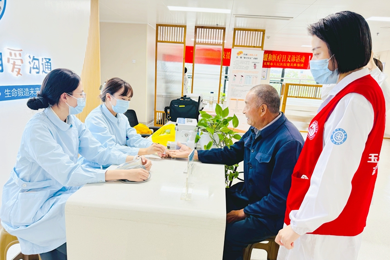 测血糖_副本.jpg 测血糖_副本.jpg