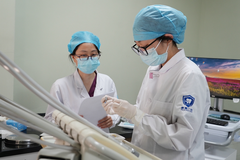 20250519 口腔科 窝沟封闭培训16.jpg