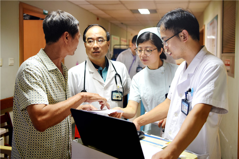 02 查房_副本.jpg 02 查房_副本.jpg