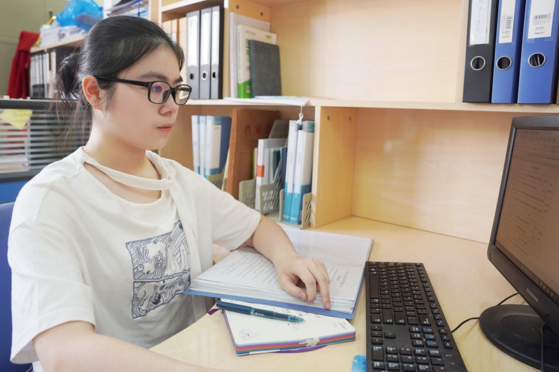 科教处 仇怡雪.jpg