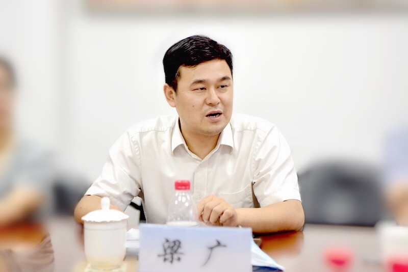 梁广_副本.jpg 梁广_副本.jpg