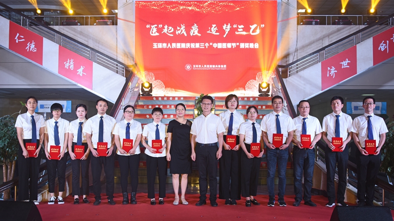 12名医坛新秀.jpg 12名医坛新秀.jpg