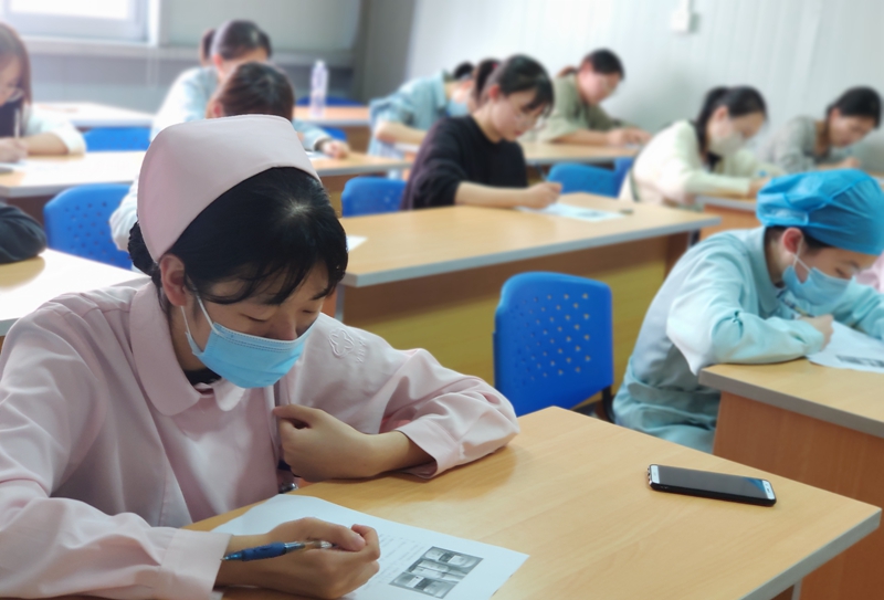 2020新护士岗前培训13.jpg 2020新护士岗前培训13.jpg