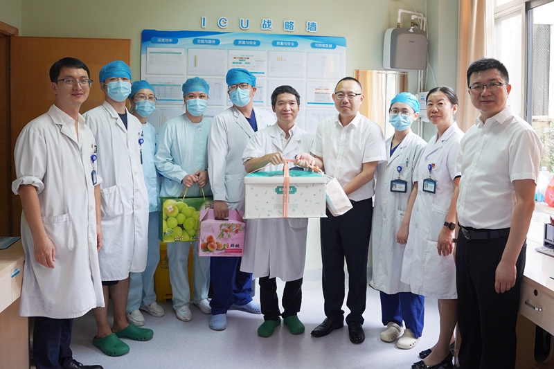 0818 医师节慰问10.jpg
