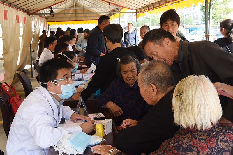 1024 干江镇卫生院 义诊 01.jpg