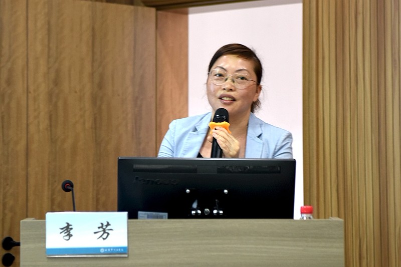 李芳.jpg 李芳.jpg