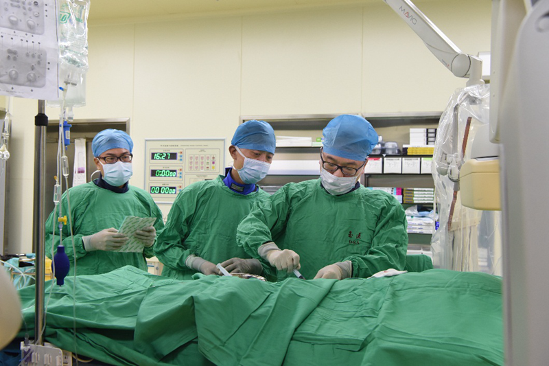 首例介入手术_副本.png 首例介入手术_副本.png