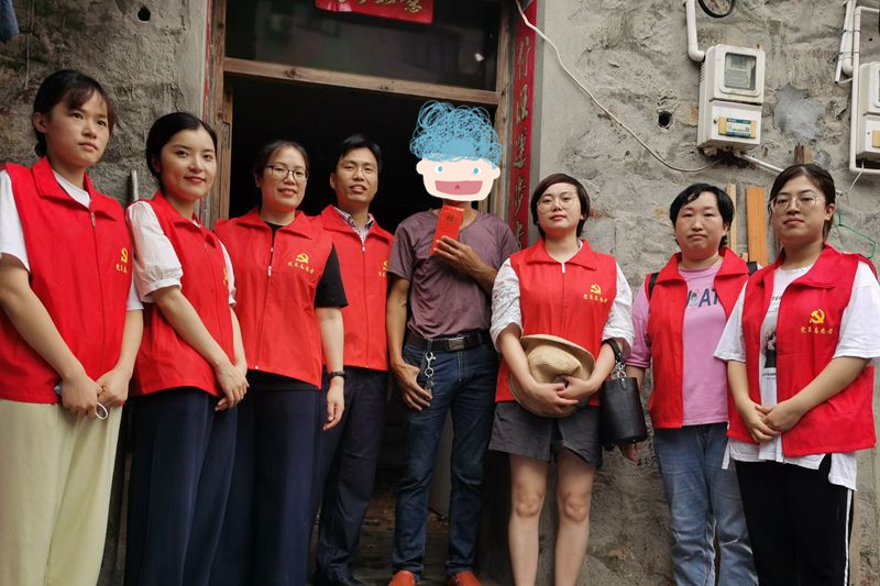 急重症支部慰问困难户.jpg 急重症支部慰问困难户.jpg