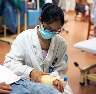 0711 康复科 蜡疗 x2.jpg