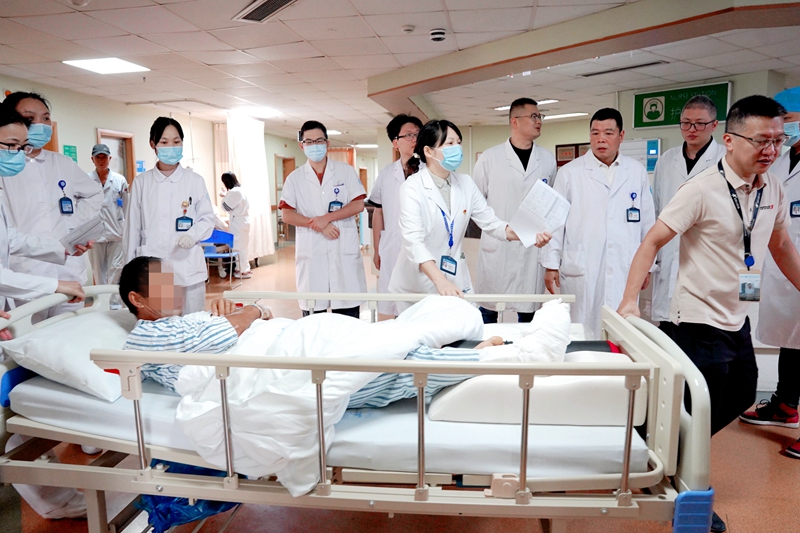 骨二老楼搬迁2.jpg 骨二老楼搬迁2.jpg