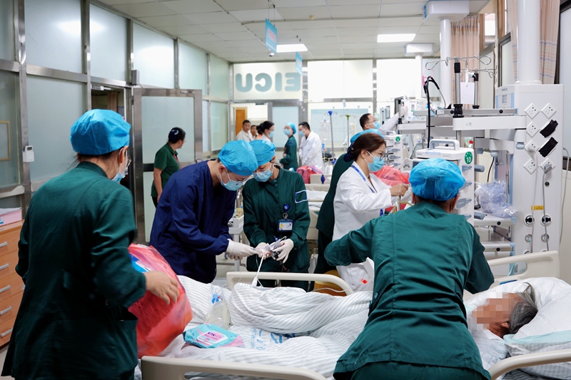 急诊老楼搬迁.jpg 急诊老楼搬迁.jpg