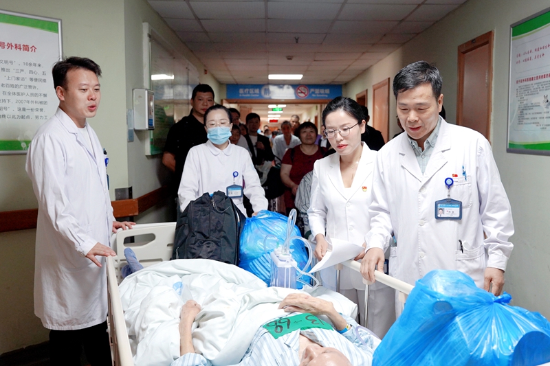 外二科老楼搬家.jpg 外二科老楼搬家.jpg