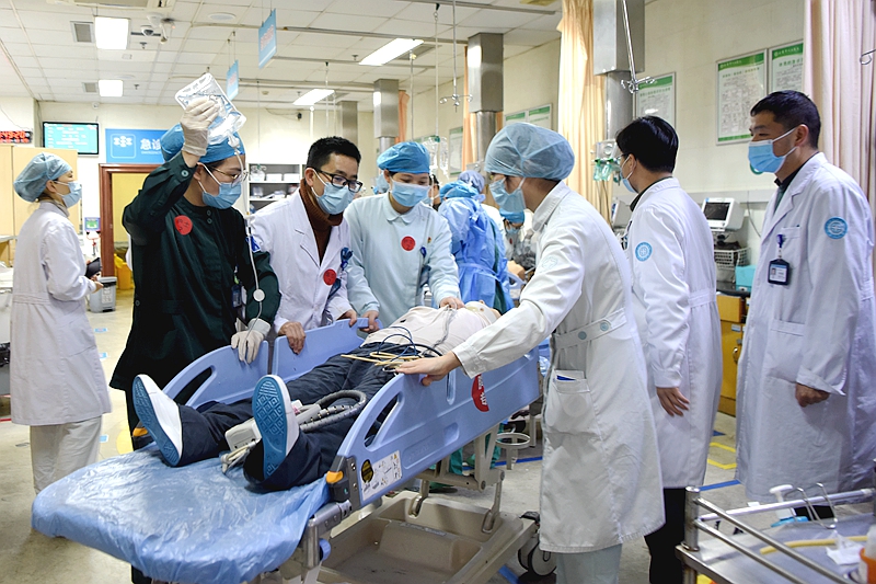 病人转送.jpg 病人转送.jpg