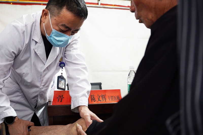 20241114 龙溪下乡义诊07.jpg 20241114 龙溪下乡义诊07.jpg