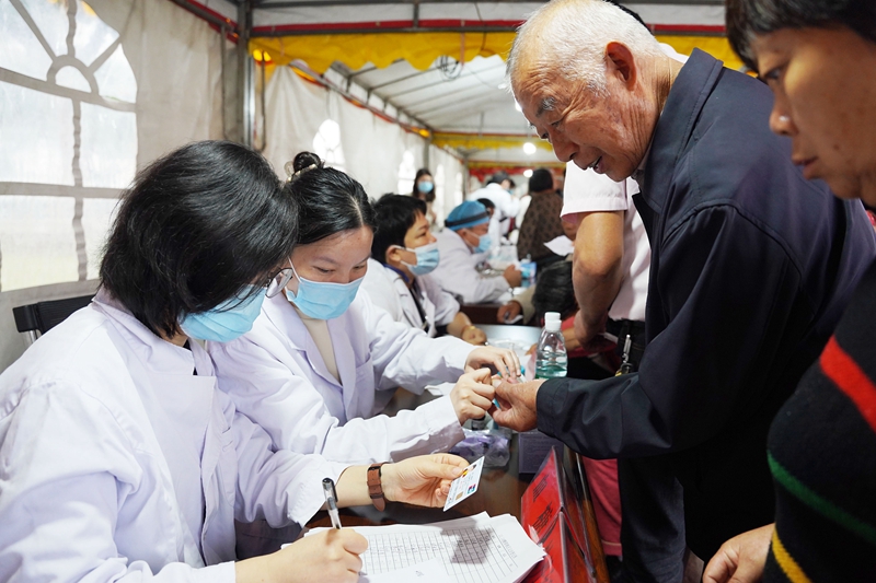 20241114 龙溪下乡义诊10.jpg 20241114 龙溪下乡义诊10.jpg