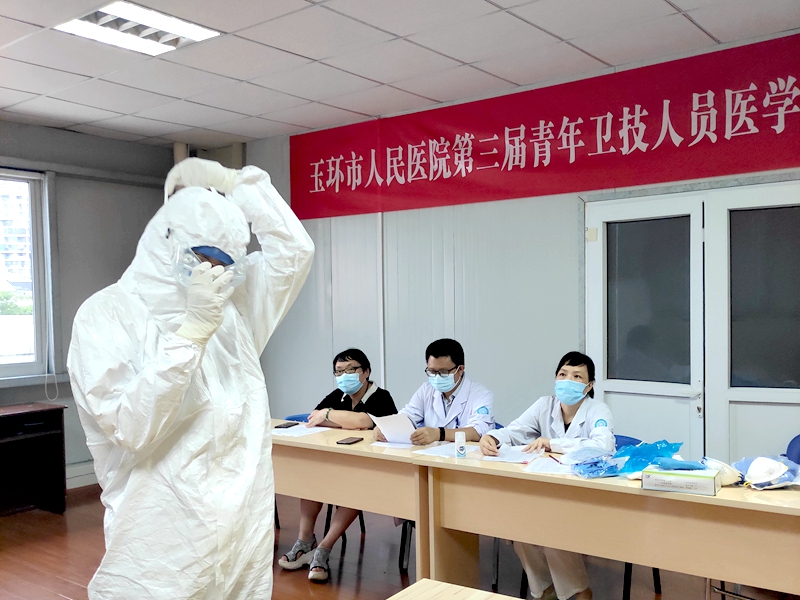 穿拖隔离衣.jpg 穿拖隔离衣.jpg