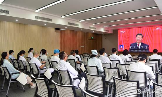 玉环市人民医院收看党的二十大开幕现场直播