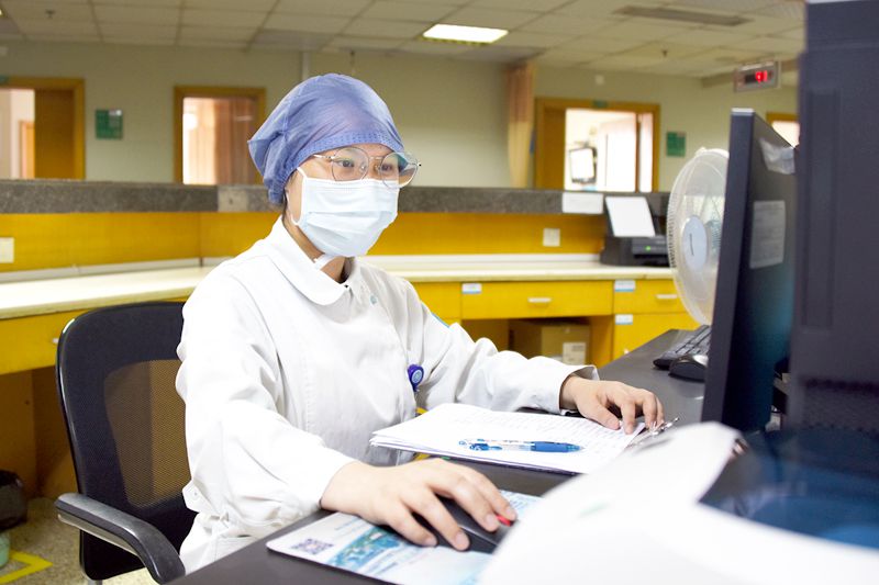 陈婉霜_副本.jpg 陈婉霜_副本.jpg