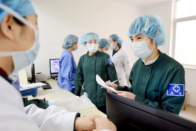 抗击疫情杰出护士 11 曾丽青_副本.jpg 抗击疫情杰出护士 11 曾丽青_副本.jpg