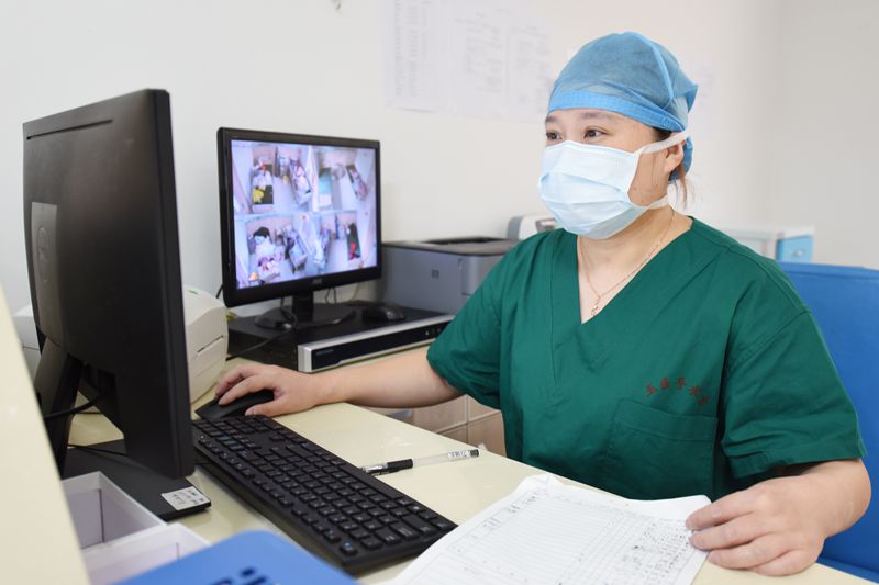 抗击疫情杰出护士 12 沈晓洁_副本.jpg 抗击疫情杰出护士 12 沈晓洁_副本.jpg