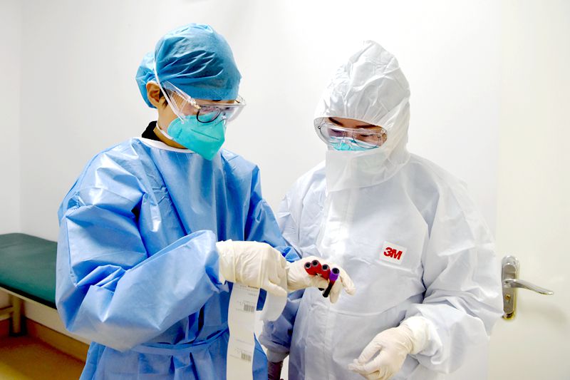 坚守前线杰出护士 6 汪雪芬_副本.jpg 坚守前线杰出护士 6 汪雪芬_副本.jpg