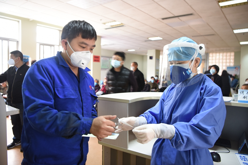 C:\Users\admin\Desktop\20200228门诊全面有序复诊 群众就医有保障  玉环市人民医院全力复工复产\内科2.JPG