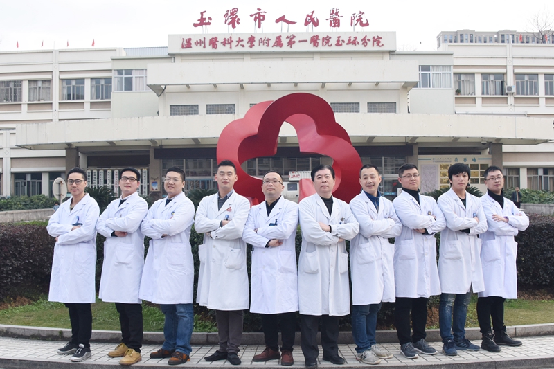 外一合影_副本.jpg 外一合影_副本.jpg