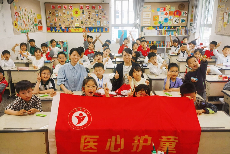 20250422 新生儿科进校园3.jpg 20250422 新生儿科进校园3.jpg