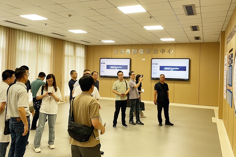 参观2.jpg 参观2.jpg