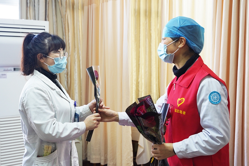 0308 门诊送花4.jpg