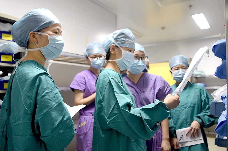 手术室.jpg 手术室.jpg