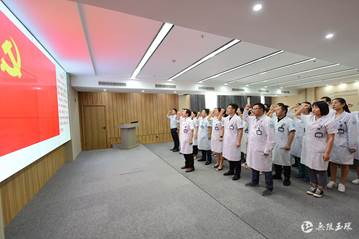 clip_image004.jpg 说明: 守好红色根脉 坚定践行医者初心使命