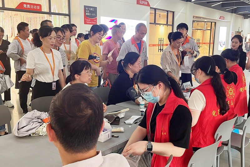 20240716 心内科支部义诊3.jpg 20240716 心内科支部义诊3.jpg