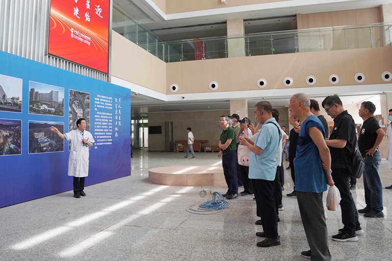 20240628 老干部参观新大楼03.jpg 20240628 老干部参观新大楼03.jpg