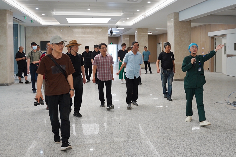 20240628 老干部参观新大楼06.jpg 20240628 老干部参观新大楼06.jpg