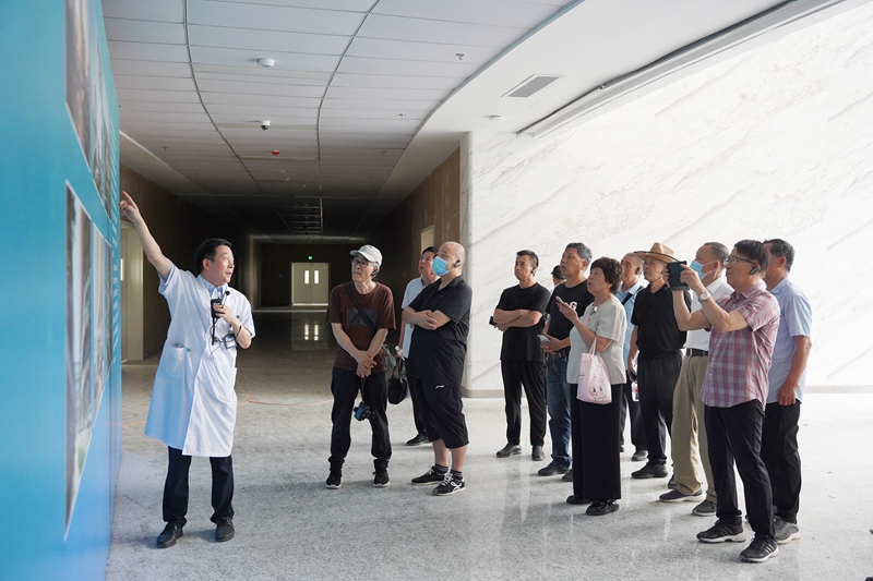 20240628 老干部参观新大楼09.jpg 20240628 老干部参观新大楼09.jpg