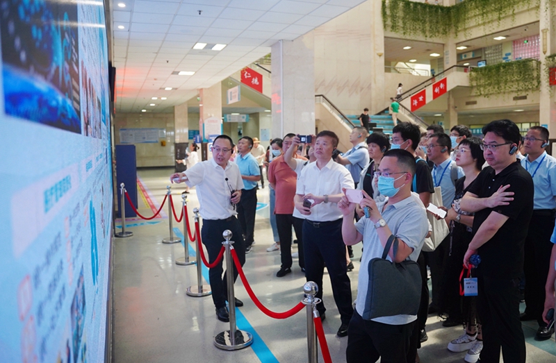 参观考察 2.jpg 参观考察 2.jpg