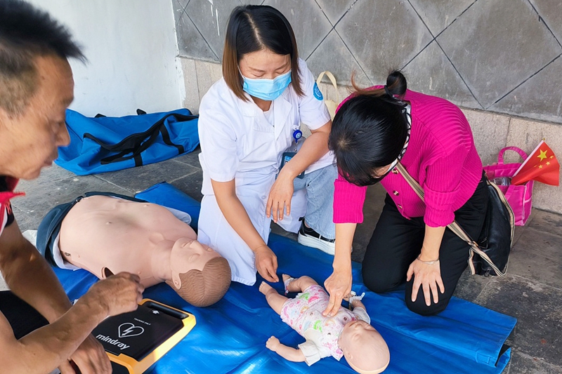 1115 新生儿科 公园义诊1.jpg